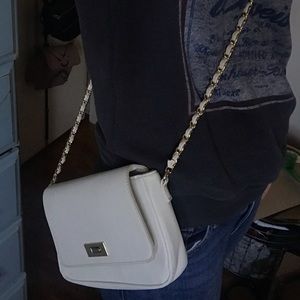 White elegant chain crossbody bag purse